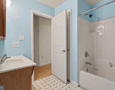 1702 Oakfield Avenue - Photo Thumbnail 11