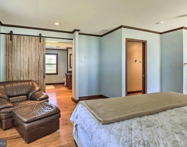 919 Oakdene Road - Photo Thumbnail 13