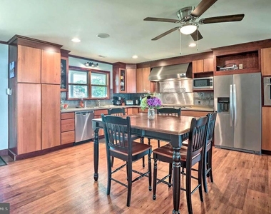 919 Oakdene Road - Photo Thumbnail 8