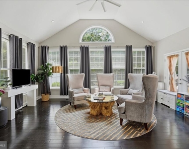 10 Graveswood Court - Photo Thumbnail 16