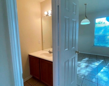 251 Utterback - Photo Thumbnail 12