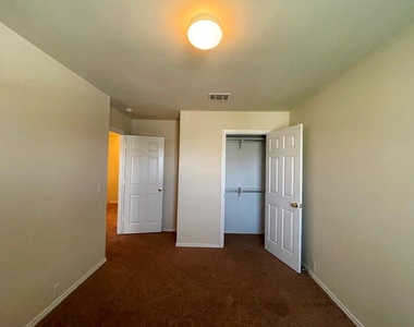 251 Utterback - Photo Thumbnail 24