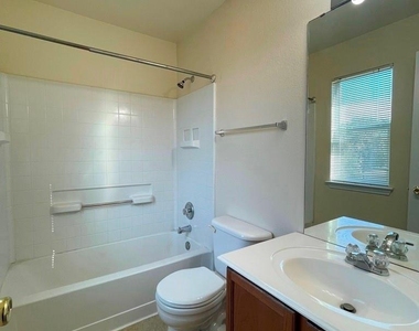 251 Utterback - Photo Thumbnail 20