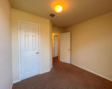 251 Utterback - Photo Thumbnail 19