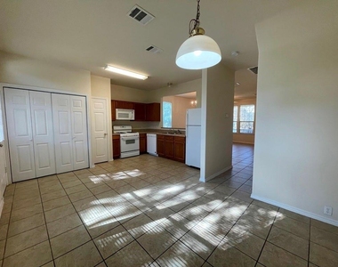 251 Utterback - Photo Thumbnail 7