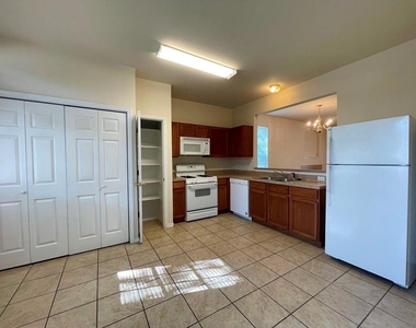 251 Utterback - Photo Thumbnail 8