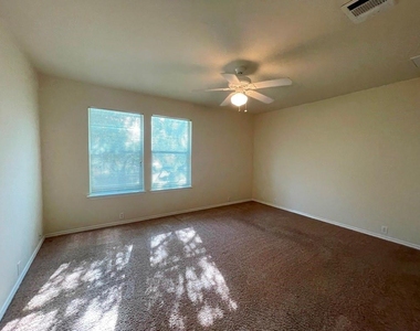 251 Utterback - Photo Thumbnail 14