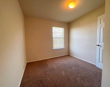 251 Utterback - Photo Thumbnail 17