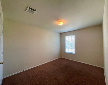 251 Utterback - Photo Thumbnail 22