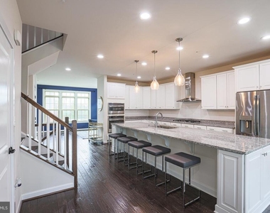 603 Iron Way - Photo Thumbnail 6