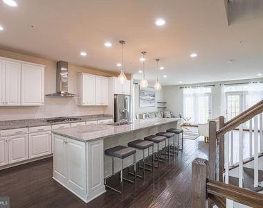 603 Iron Way - Photo Thumbnail 5