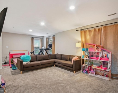 3210 Escapade Circle - Photo Thumbnail 4
