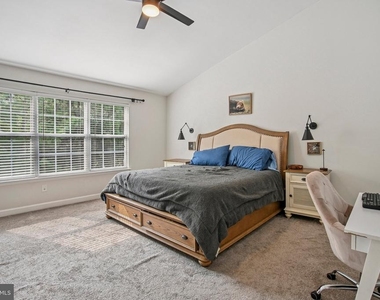 3210 Escapade Circle - Photo Thumbnail 14