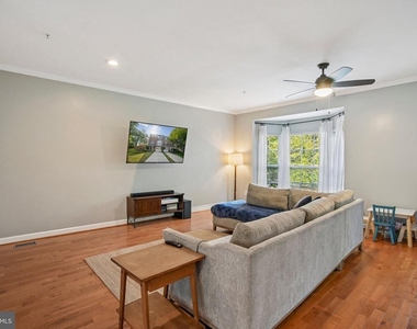 3210 Escapade Circle - Photo Thumbnail 7
