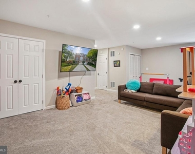 3210 Escapade Circle - Photo Thumbnail 5