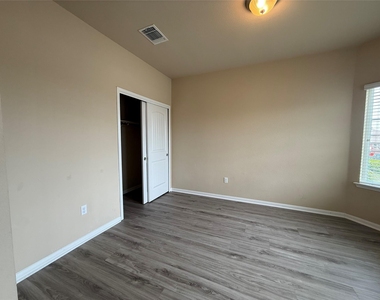 503 Libani Ln - Photo Thumbnail 3