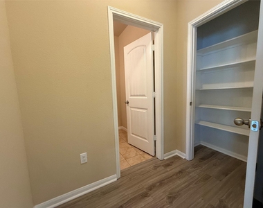 503 Libani Ln - Photo Thumbnail 5