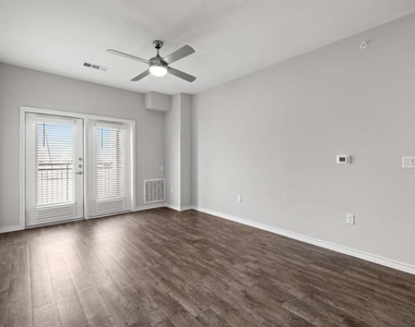 2551 N Guadalupe St - Photo Thumbnail 8
