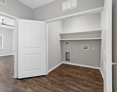 2551 N Guadalupe St - Photo Thumbnail 11