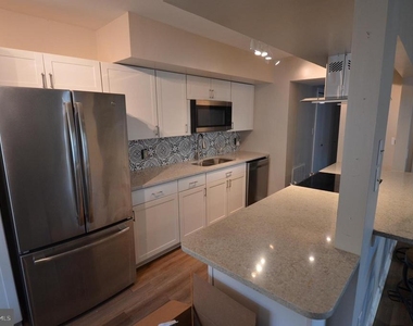 903 Houston Drive - Photo Thumbnail 9