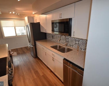 903 Houston Drive - Photo Thumbnail 5