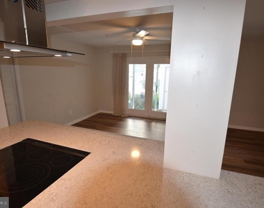 903 Houston Drive - Photo Thumbnail 8
