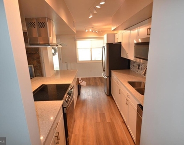 903 Houston Drive - Photo Thumbnail 7