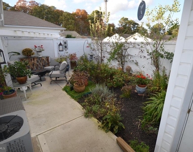 903 Houston Drive - Photo Thumbnail 2