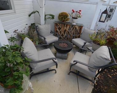 903 Houston Drive - Photo Thumbnail 3
