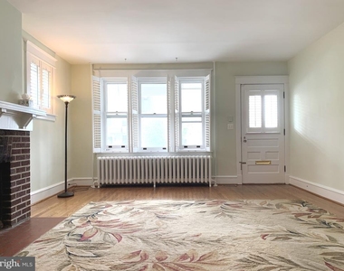 2413 W 16th Street - Photo Thumbnail 3