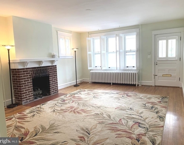2413 W 16th Street - Photo Thumbnail 4