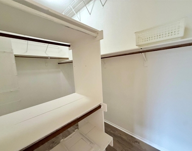 6106 Skahan Ln - Photo Thumbnail 18