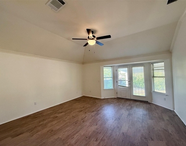 6106 Skahan Ln - Photo Thumbnail 15
