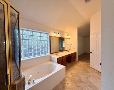 6106 Skahan Ln - Photo Thumbnail 19