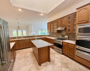 6106 Skahan Ln - Photo Thumbnail 7
