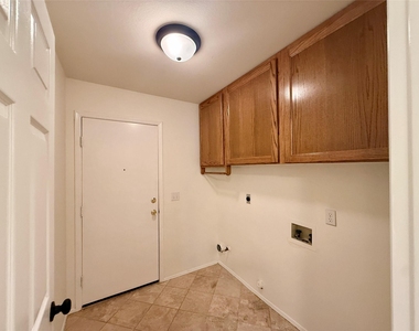 6106 Skahan Ln - Photo Thumbnail 20
