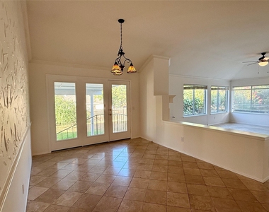 6106 Skahan Ln - Photo Thumbnail 12