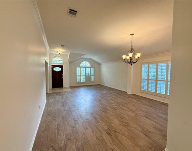 6106 Skahan Ln - Photo Thumbnail 2