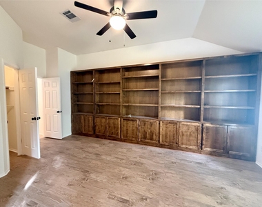 6106 Skahan Ln - Photo Thumbnail 4