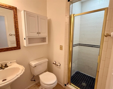 6106 Skahan Ln - Photo Thumbnail 6
