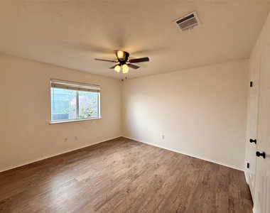 6106 Skahan Ln - Photo Thumbnail 21