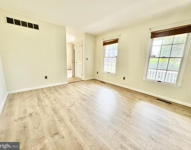 501 Falcon Drive - Photo Thumbnail 5