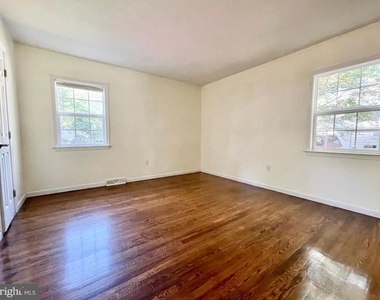 19 Hickory Lane - Photo Thumbnail 11