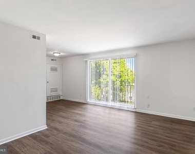 5124 Astor Place Se - Photo Thumbnail 3
