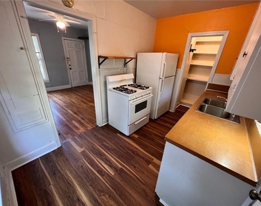 4902 Caswell Ave - Photo Thumbnail 6