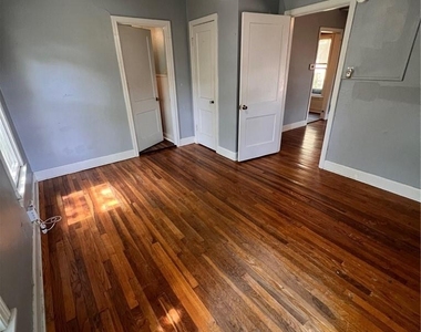 4902 Caswell Ave - Photo Thumbnail 10