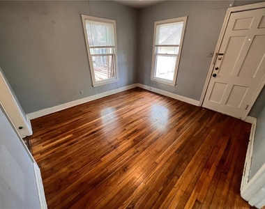 4902 Caswell Ave - Photo Thumbnail 3