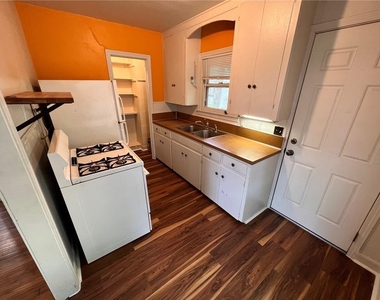 4902 Caswell Ave - Photo Thumbnail 5