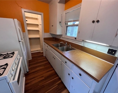 4902 Caswell Ave - Photo Thumbnail 7
