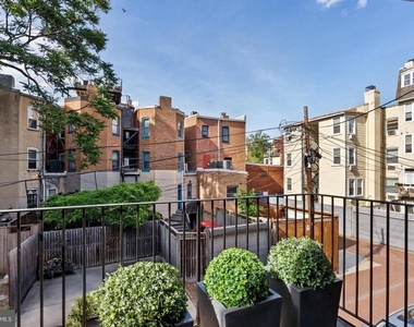 1617 Swann Street Nw - Photo Thumbnail 10